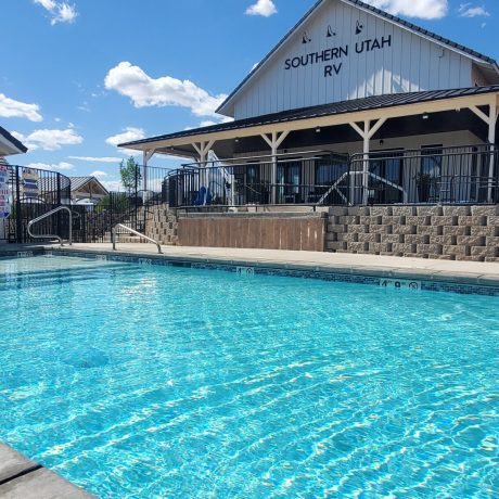 A luxurious swimming pool at Southern Utah RV Resort near St. George, Utah that’s perfect for relaxation and fun.