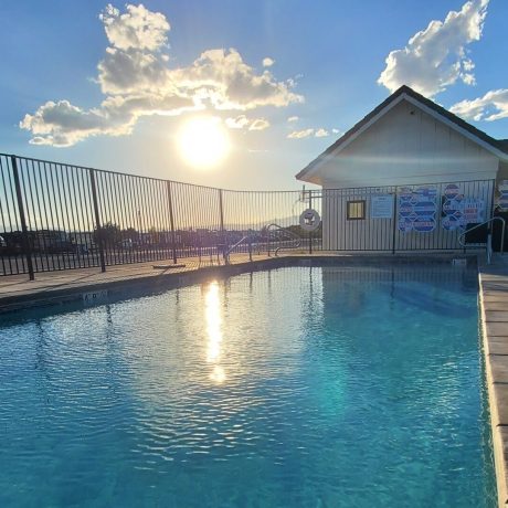 A luxurious swimming pool at Southern Utah RV Resort near St. George, Utah that’s perfect for relaxation and fun.